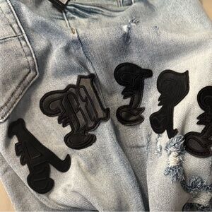 Amari Old English distressed skinny jeans in a light blue wash size 38